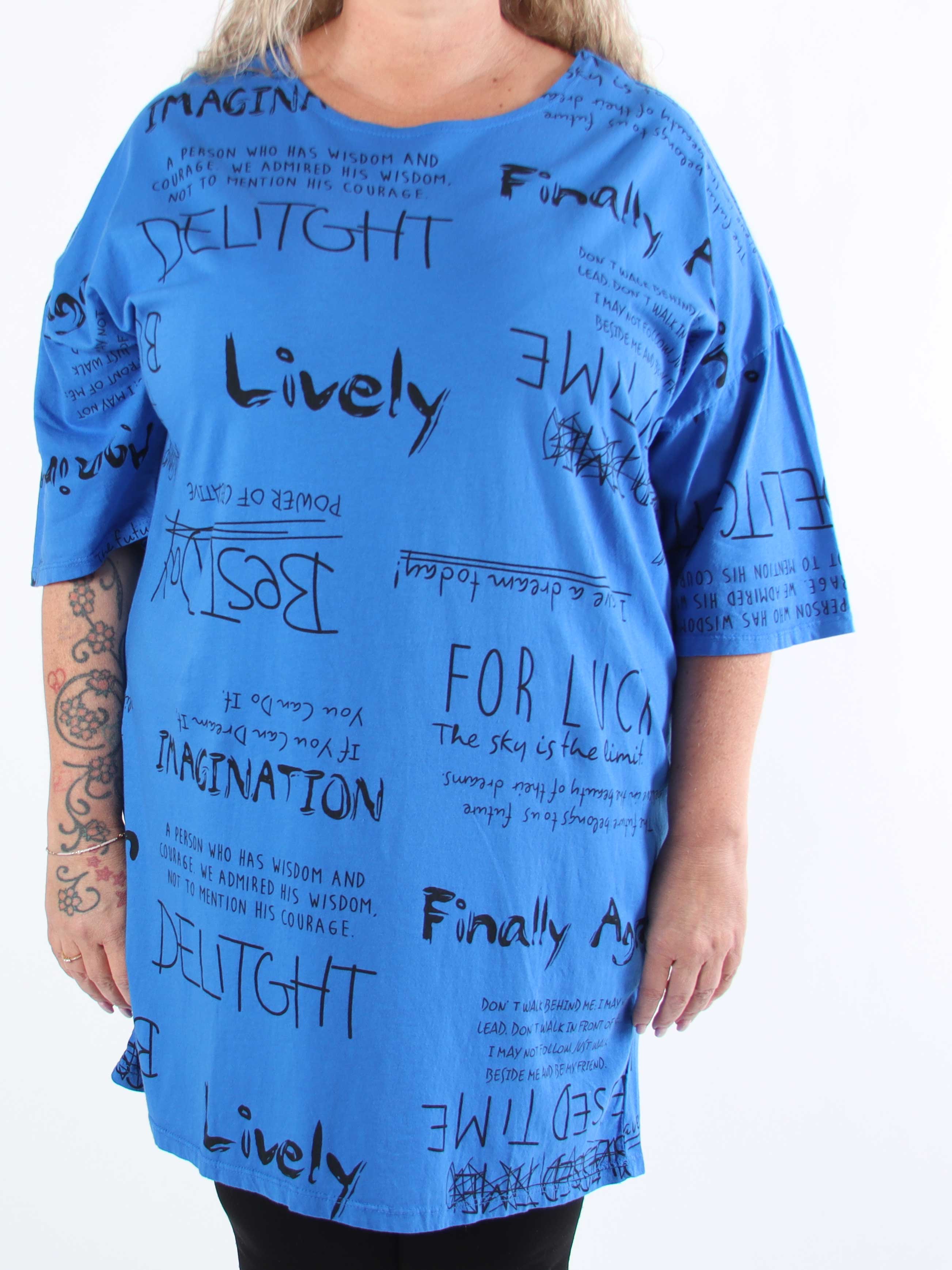 Lora - Plus size t-shirtklänning med text